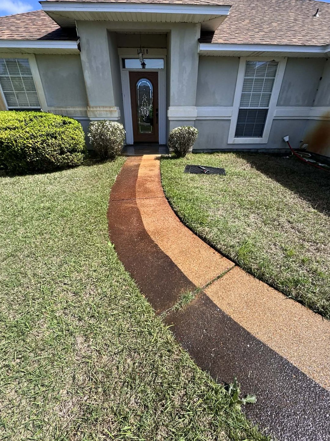 Rust removal, house wash, surface cleaning, and wasp nest removal in Gulf Breeze, Fl